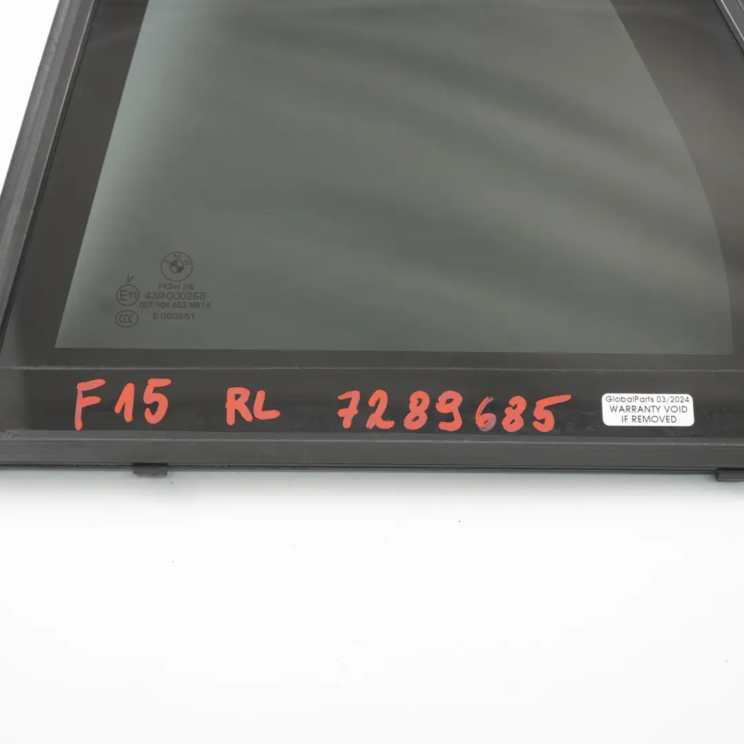 Vitrage Fixe Arrière Gauche Triangle SSG Noir AS3 pour BMW X5 F15 Porte à propos du numéro de pièce 7289685 BMW X5 F15 Porte Vitrage Fixe Arrière Gauche Triangle SSG Noir AS3 - SKU 7289685 - Numéro de pièce 7289685