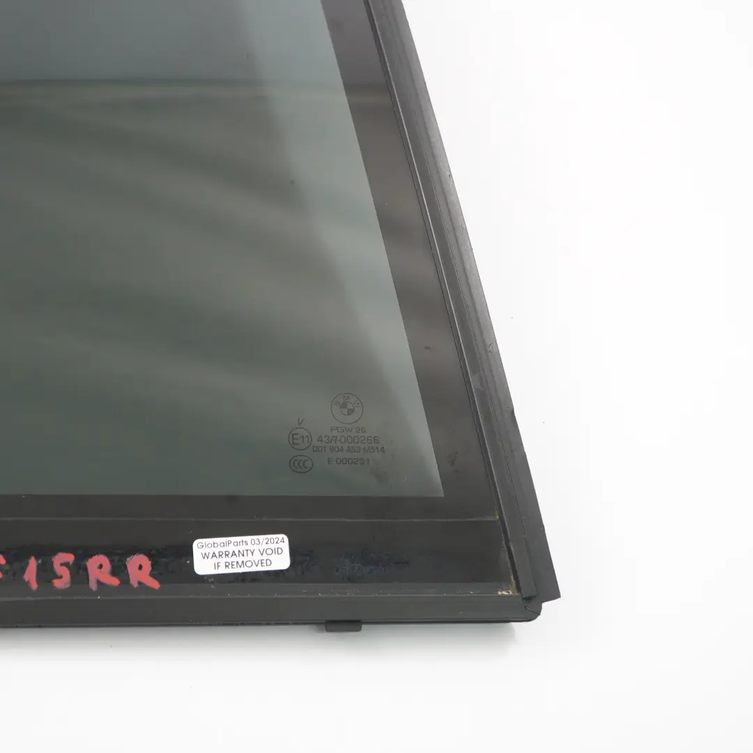 Vetro finestrino fisso posteriore destro Triangolo Nero AS3 per BMW X5 F15 con numero di parte 7289686 BMW X5 F15 Vetro finestrino fisso posteriore destro Triangolo Nero AS3 - SKU 7289686 - Numero di parte 7289686