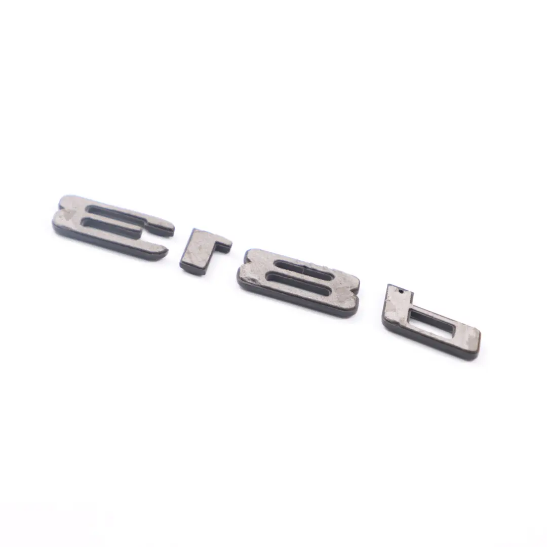 Emblemat Napis Znaczek Klapy Bagażnika 318d Czarna do BMW F30 F31 o numerze 7289881 BMW F30 F31 Emblemat Napis Znaczek Klapy Bagażnika 318d Czarna - SKU 7289881-1 - Numer Części 7289881