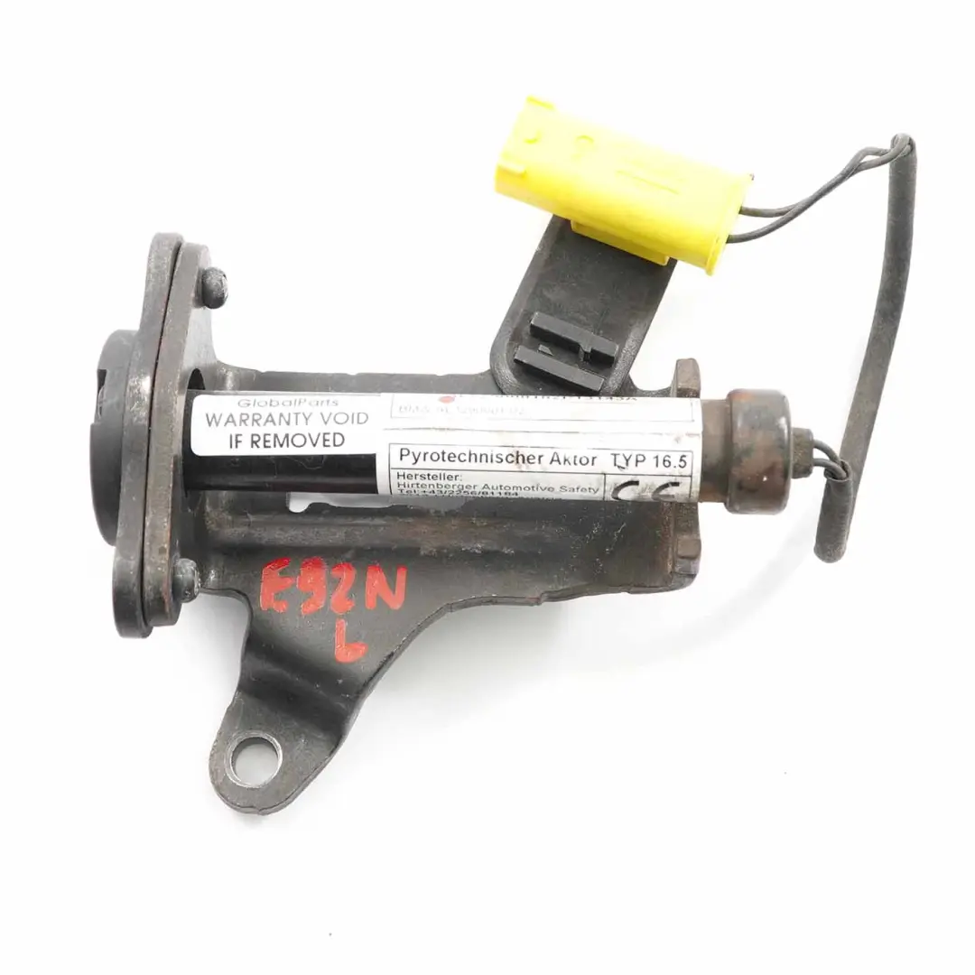 Attuatore Cofano Protezione Attiva Pedoni PTS Sinistro per BMW E92 E93 LCI con numero di parte 7290001 BMW E92 E93 LCI Attuatore Cofano Protezione Attiva Pedoni PTS Sinistro - SKU 7290001 - Numero di parte 7290001