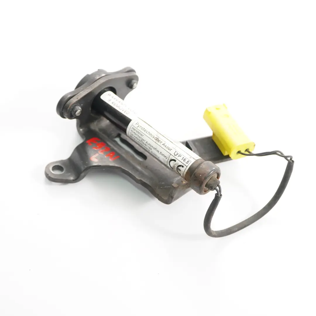 Actuador Capó Protección Activa Peatones PTS Izquierda para BMW E92 E93 LCI con número de pieza 7290001 BMW E92 E93 LCI Actuador Capó Protección Activa Peatones PTS Izquierda - SKU 7290001 - Número de pieza 7290001