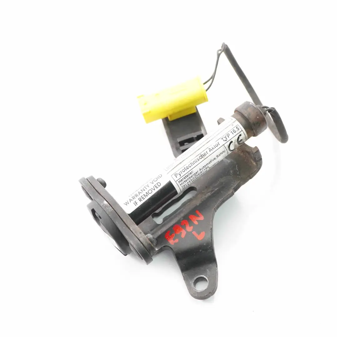 Siłownik Nabój Maski Ochrona Pieszych Lewy do BMW E92 E93 LCI o numerze 7290001 BMW E92 E93 LCI Siłownik Nabój Maski Ochrona Pieszych Lewy - SKU 7290001 - Numer Części 7290001