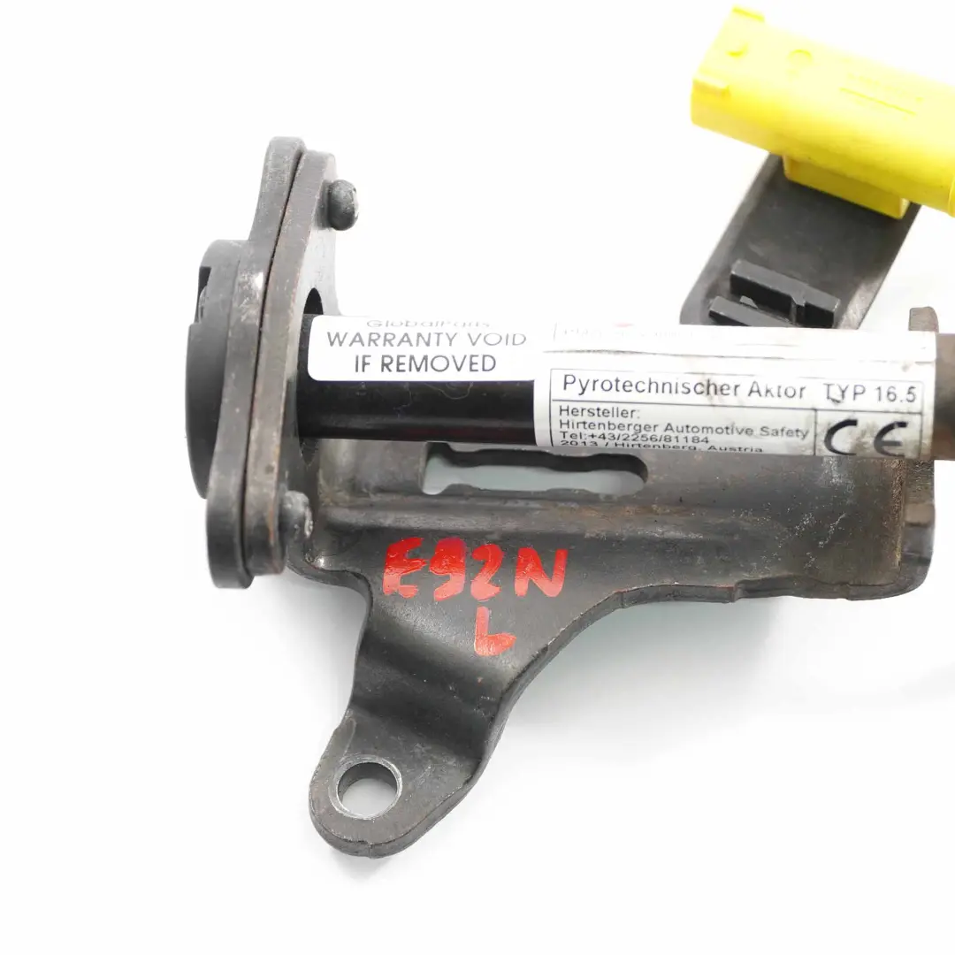 Actuador Capó Protección Activa Peatones PTS Izquierda para BMW E92 E93 LCI con número de pieza 7290001 BMW E92 E93 LCI Actuador Capó Protección Activa Peatones PTS Izquierda - SKU 7290001 - Número de pieza 7290001