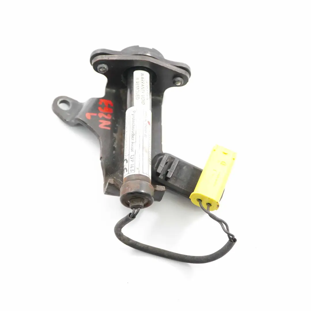 Attuatore Cofano Protezione Attiva Pedoni PTS Sinistro per BMW E92 E93 LCI con numero di parte 7290001 BMW E92 E93 LCI Attuatore Cofano Protezione Attiva Pedoni PTS Sinistro - SKU 7290001 - Numero di parte 7290001