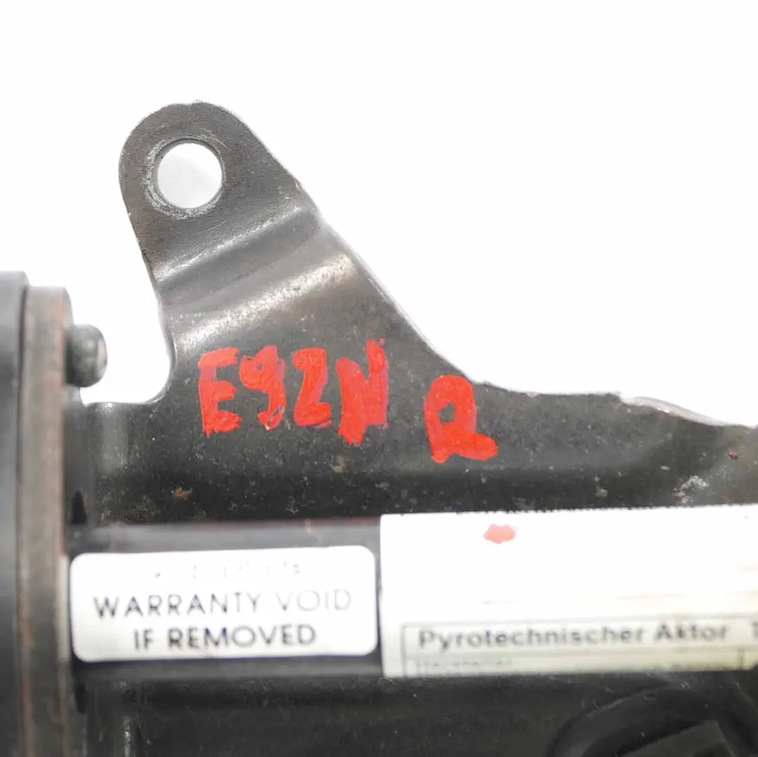 Actionneur Capot Moteur Protection Active Piétons PTS Droit pour BMW E92 E93 LCI à propos du numéro de pièce 7290002 BMW E92 E93 LCI Actionneur Capot Moteur Protection Active Piétons PTS Droit - SKU 7290002 - Numéro de pièce 7290002