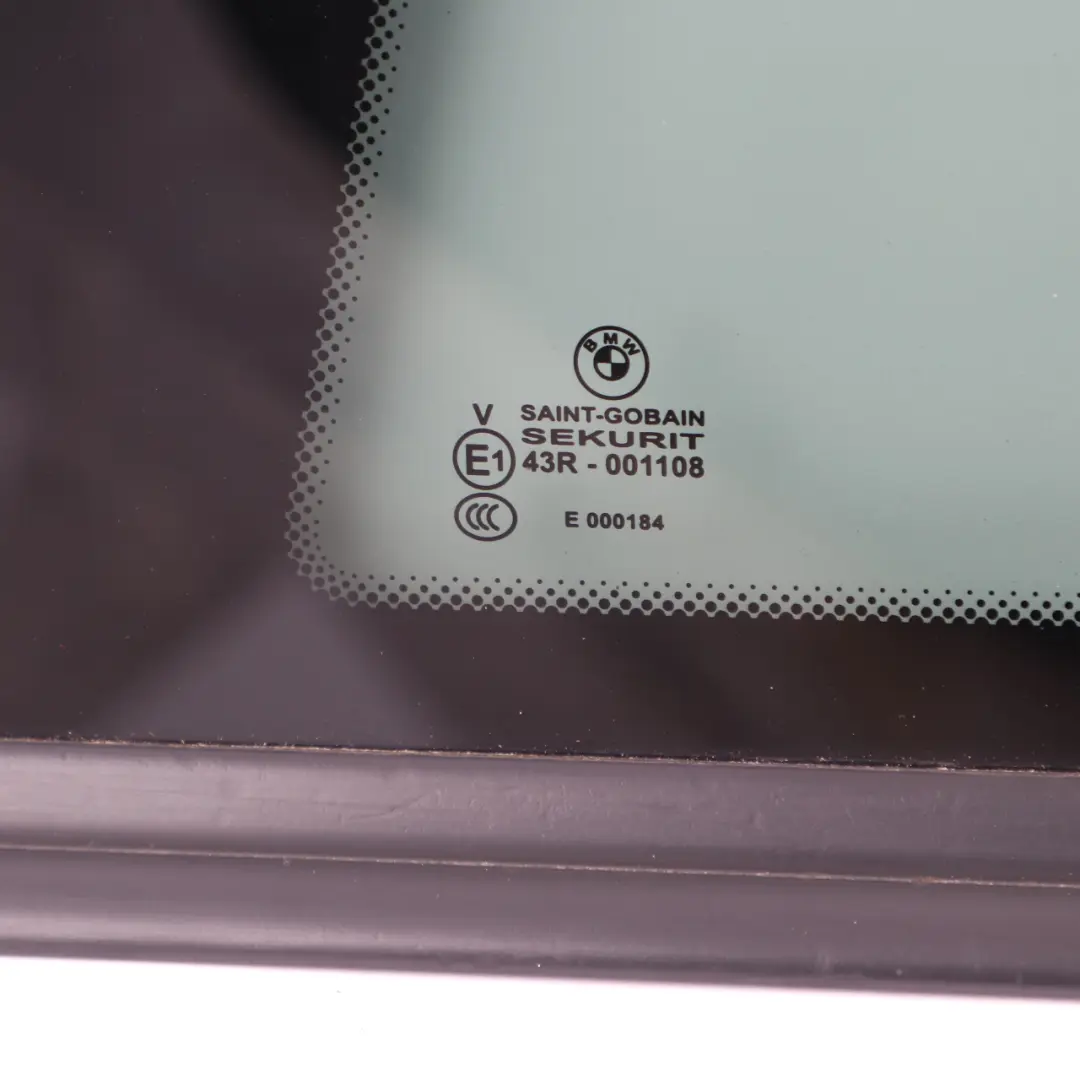 Lado Ventana Cuarto Cristal Trasero Izquierdo Tintado Negro para BMW F21 con número de pieza 7290533 BMW F21 Lado Ventana Cuarto Cristal Trasero Izquierdo Tintado Negro - SKU 7290533-1 - Número de pieza 7290533