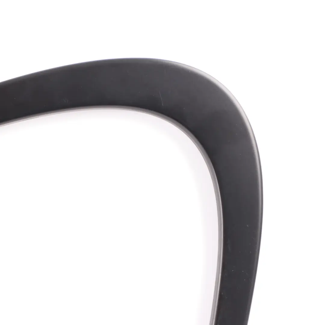 Tapa Marco Ventana Trasera Izquierda N/S Negro para BMW F21 LCI con número de pieza 7290533 BMW F21 LCI Tapa Marco Ventana Trasera Izquierda N/S Negro - SKU 7290533 - Número de pieza 7290533