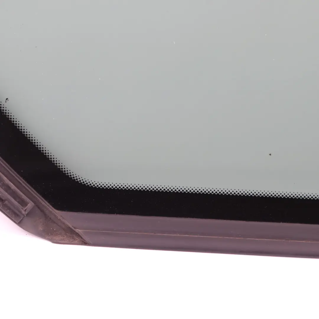 Finestrino Laterale Quarto Vetro Oscurato Posteriore Destro Nero per BMW F21 con numero di parte 7290534 BMW F21 Finestrino Laterale Quarto Vetro Oscurato Posteriore Destro Nero - SKU 7290534-1 - Numero di parte 7290534