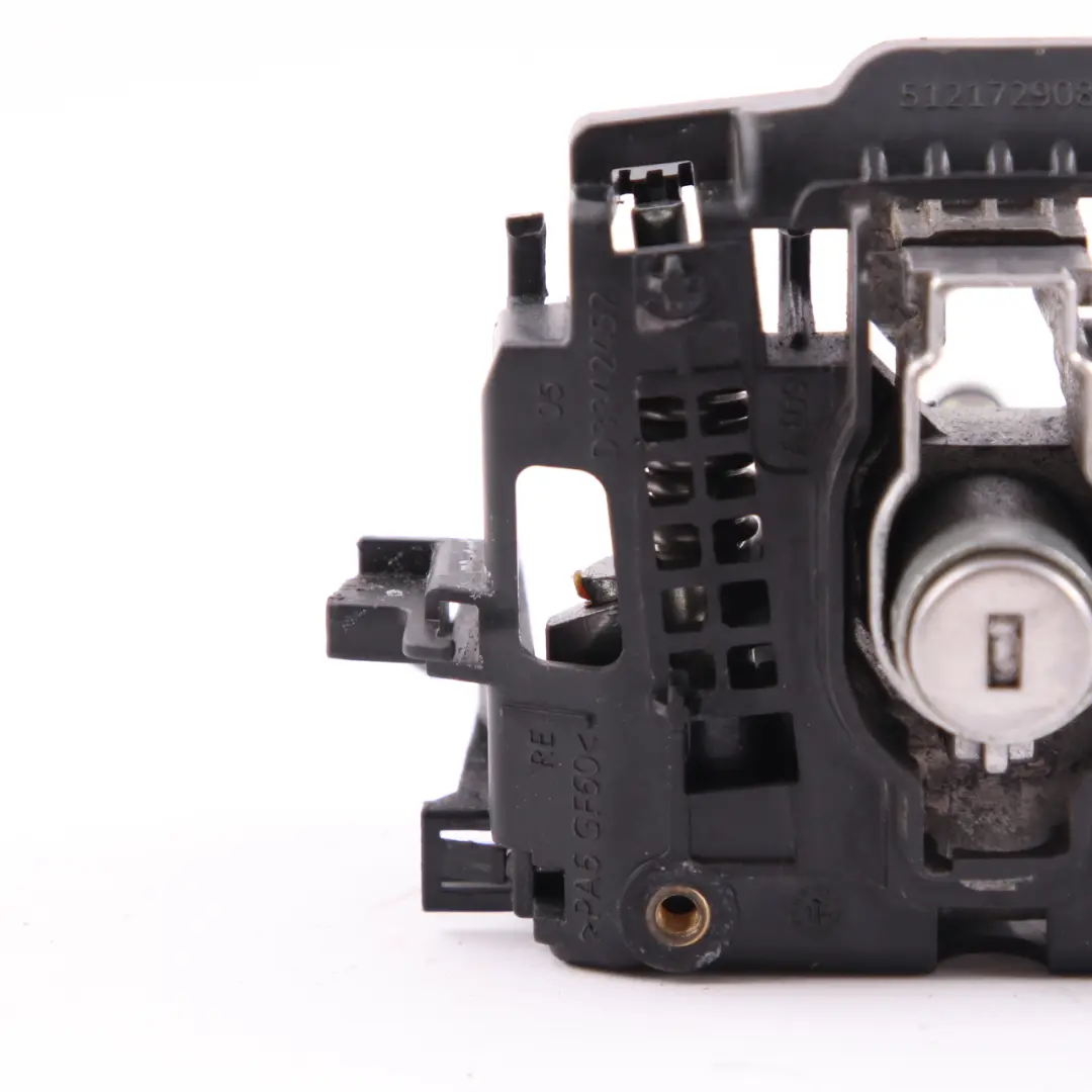 Portador de la manija de la puerta exterior delantera derecha para BMW i3 I01 con número de pieza 7290864 BMW i3 I01 Portador de la manija de la puerta exterior delantera derecha - SKU 7290864 - Número de pieza 7290864