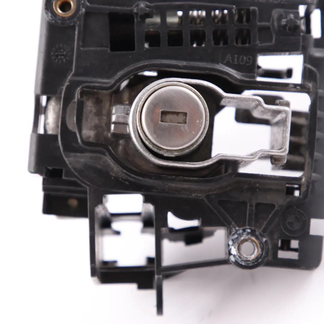 Porta maniglia esterna anteriore destra per BMW i3 I01 con numero di parte 7290864 BMW i3 I01 Porta maniglia esterna anteriore destra - SKU 7290864 - Numero di parte 7290864