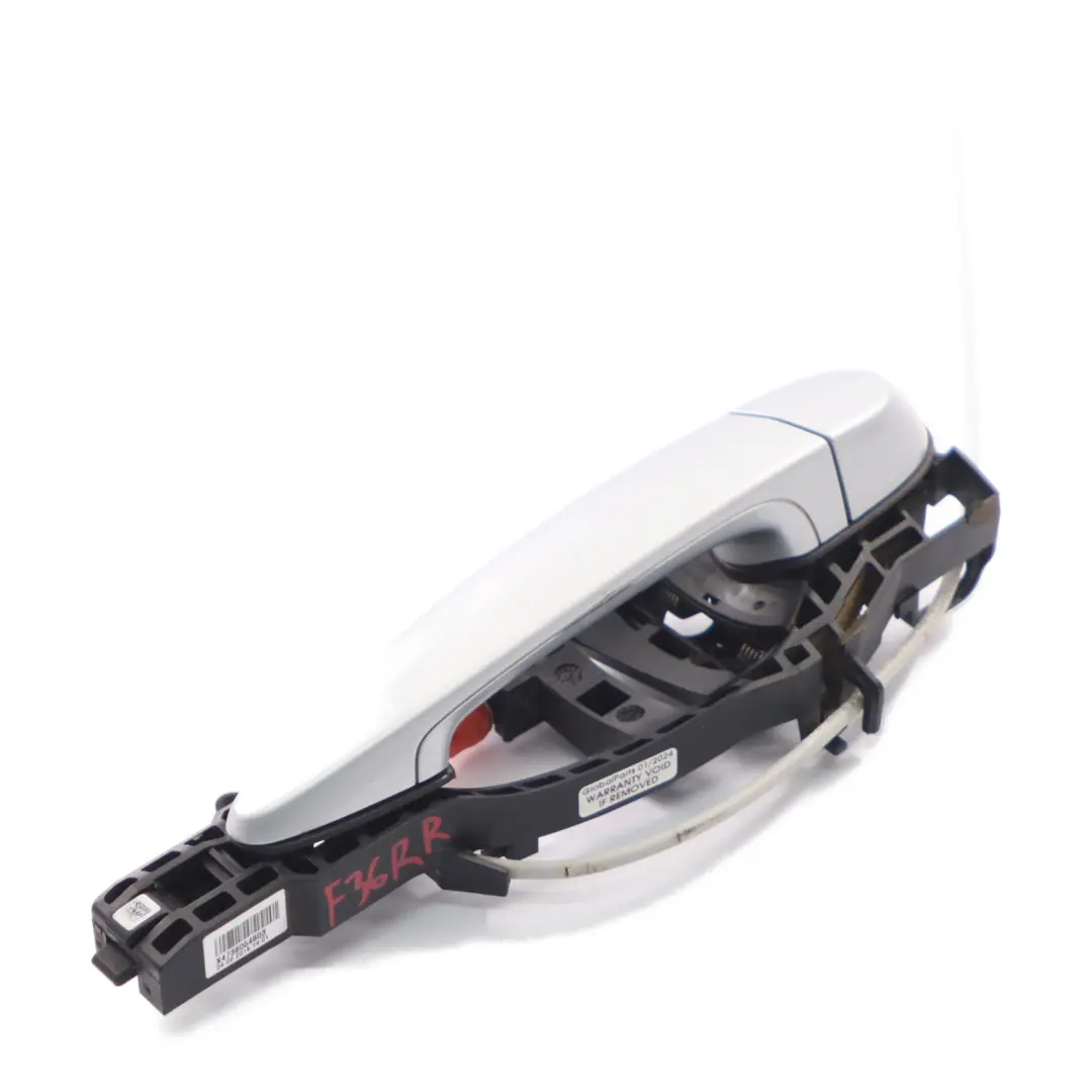 Maniglia porta posteriore destra presa esterna Glacier Argento - A83 per BMW F36 con numero di parte 7291413 BMW F36 Maniglia porta posteriore destra presa esterna Glacier Argento - A83 - SKU 7291413-GSB - Numero di parte 7291413