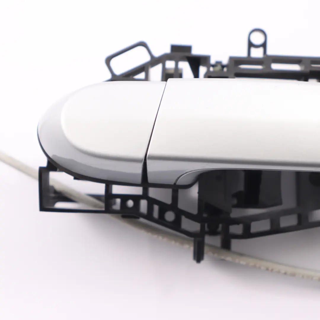 manija de la puerta trasera izquierda Grab Fuera Glacier Plata - A83 para BMW F36 con número de pieza 7291413 BMW F36 manija de la puerta trasera izquierda Grab Fuera Glacier Plata - A83 - SKU 7291413-GSB1 - Número de pieza 7291413