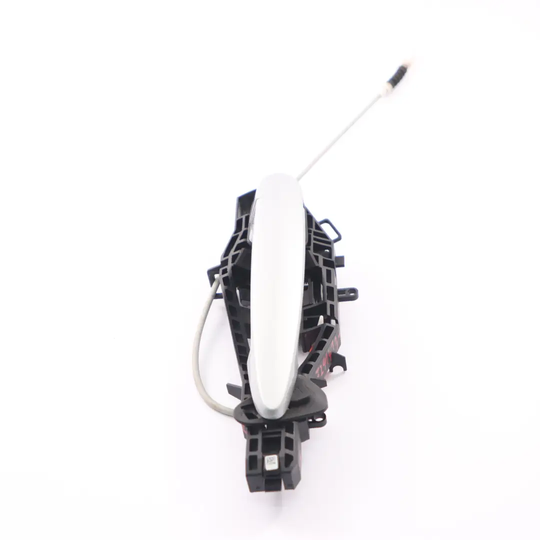 manija de la puerta trasera izquierda Grab Fuera Glacier Plata - A83 para BMW F36 con número de pieza 7291413 BMW F36 manija de la puerta trasera izquierda Grab Fuera Glacier Plata - A83 - SKU 7291413-GSB1 - Número de pieza 7291413