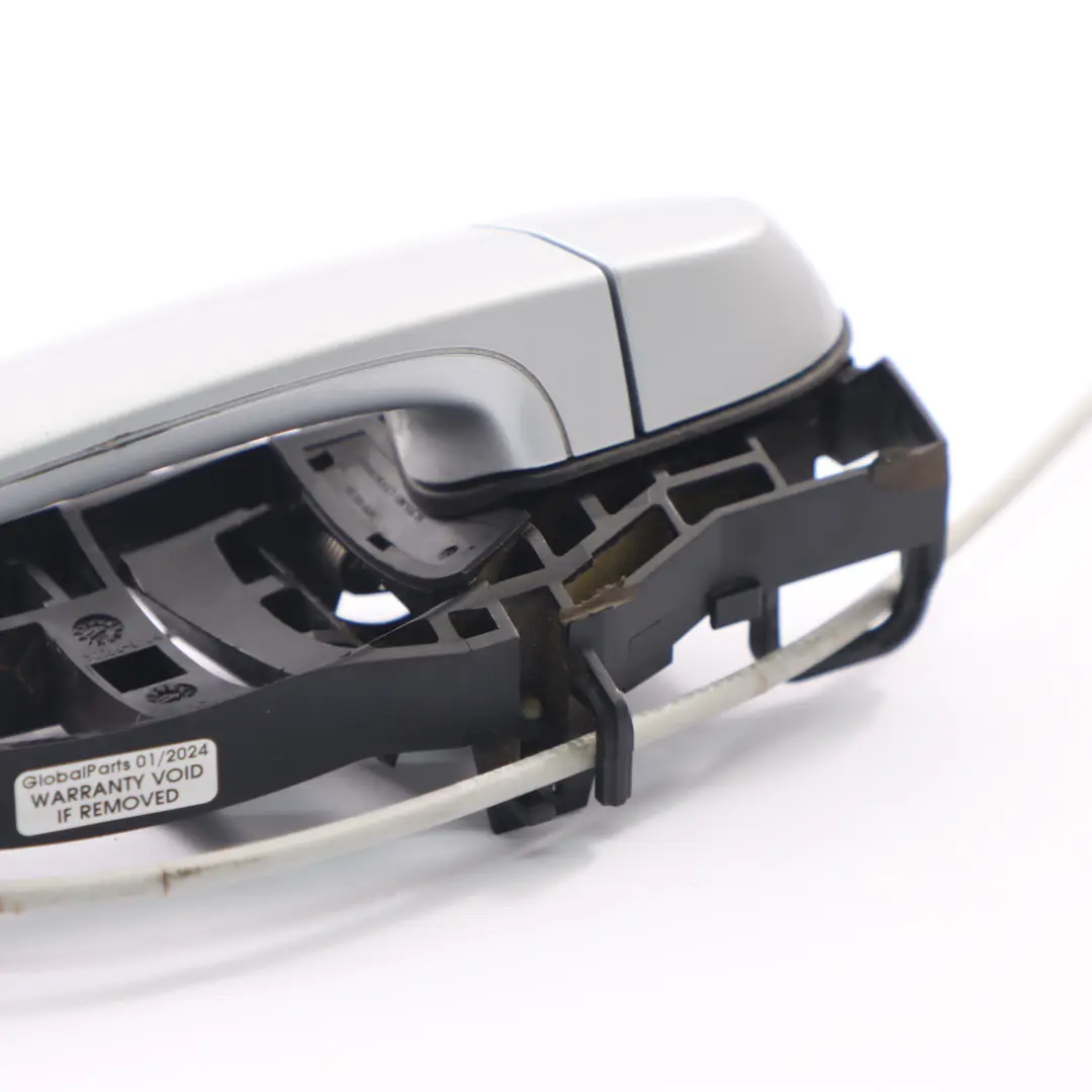 Tür griff hinten rechts Griff außen Gletscher silber Metallic - A83 für BMW F36 mit Teilenummer 7291413 BMW F36 Tür griff hinten rechts Griff außen Gletscher silber Metallic - A83 - SKU 7291413-GSB - Teilenummer 7291413