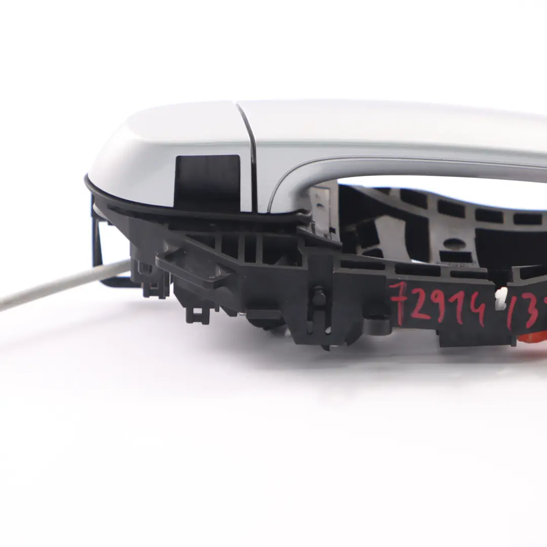 Maniglia porta posteriore destra presa esterna Glacier Argento - A83 per BMW F36 con numero di parte 7291413 BMW F36 Maniglia porta posteriore destra presa esterna Glacier Argento - A83 - SKU 7291413-GSB - Numero di parte 7291413