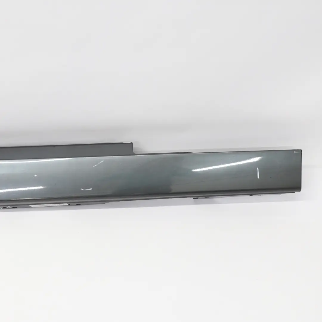 Faldón lateral BMW F21 F22 Tapa de umbral de puerta derecha Gris mineral B39 para con número de pieza 7293544 Faldón lateral BMW F21 F22 Tapa de umbral de puerta derecha Gris mineral B39 - SKU 7293544-MG1 - Número de pieza 7293544