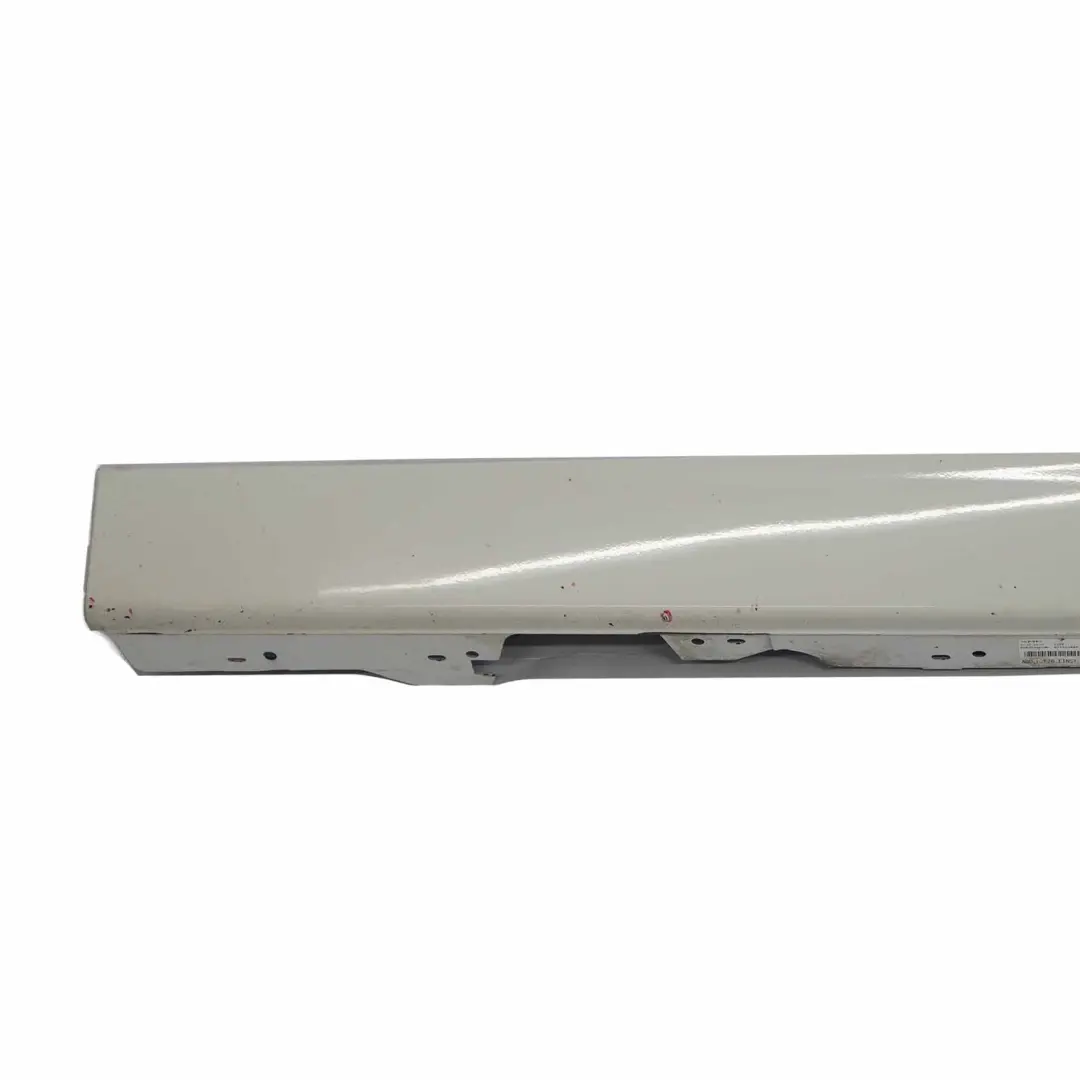 Gonna Laterale Sill Strip Sinistra Alpinweiss Alpine White - 300 per BMW F20 con numero di parte 7293553 BMW F20 Gonna Laterale Sill Strip Sinistra Alpinweiss Alpine White - 300 - SKU 7293553-AW1 - Numero di parte 7293553