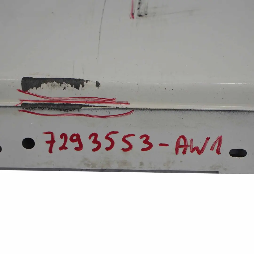Gonna Laterale Sill Strip Sinistra Alpinweiss Alpine White - 300 per BMW F20 con numero di parte 7293553 BMW F20 Gonna Laterale Sill Strip Sinistra Alpinweiss Alpine White - 300 - SKU 7293553-AW1 - Numero di parte 7293553