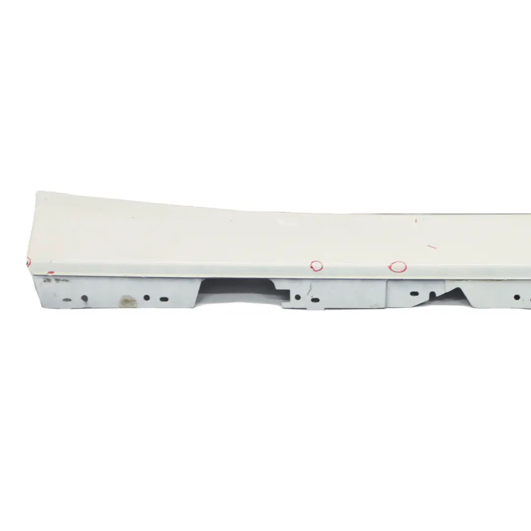 Sill Strip Faldón Lateral Derecho Panel Alpinweiss Alpine White - 300 para BMW F20 con número de pieza 7293554 BMW F20 Sill Strip Faldón Lateral Derecho Panel Alpinweiss Alpine White - 300 - SKU 7293554-AW4 - Número de pieza 7293554