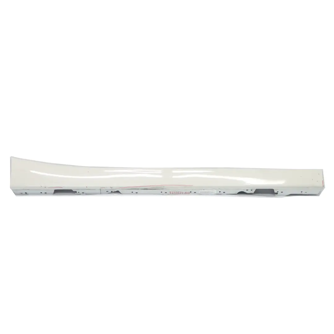 Sill Strip Faldón Lateral Derecho Panel Alpinweiss Alpine White - 300 para BMW F20 con número de pieza 7293554 BMW F20 Sill Strip Faldón Lateral Derecho Panel Alpinweiss Alpine White - 300 - SKU 7293554-AW5 - Número de pieza 7293554