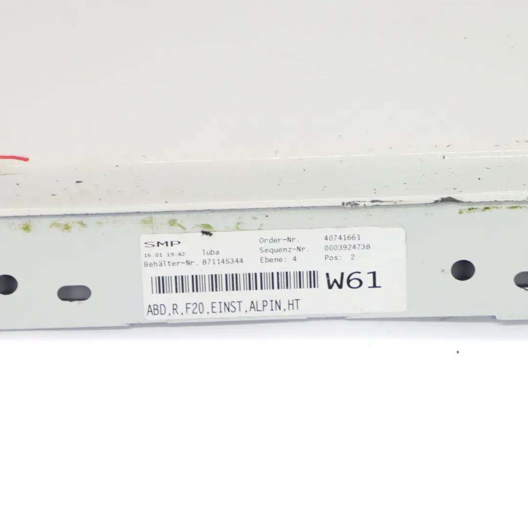 Striscia davanzale Gonna laterale destra Pannello Alpinweiss - 300 per BMW F20 con numero di parte 7293554 BMW F20 Striscia davanzale Gonna laterale destra Pannello Alpinweiss - 300 - SKU 7293554-AW5 - Numero di parte 7293554