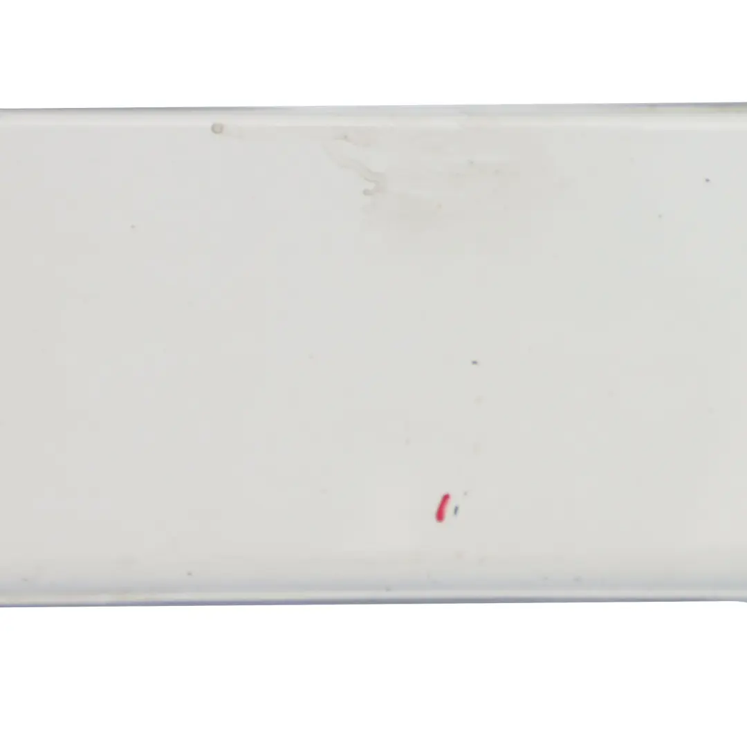 Striscia davanzale Gonna laterale destra Pannello Alpinweiss - 300 per BMW F20 con numero di parte 7293554 BMW F20 Striscia davanzale Gonna laterale destra Pannello Alpinweiss - 300 - SKU 7293554-AW5 - Numero di parte 7293554