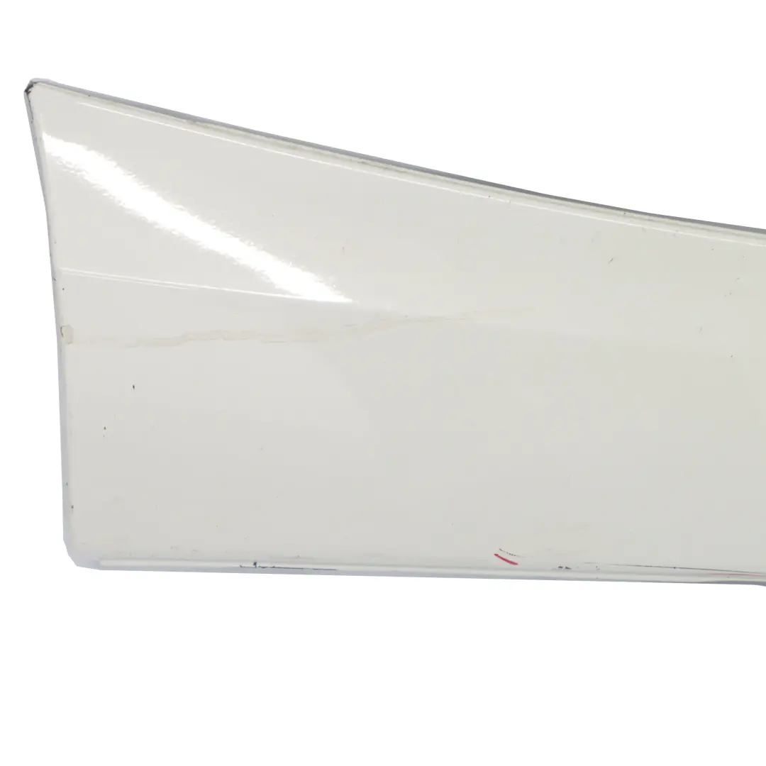 Striscia davanzale Gonna laterale destra Pannello Alpinweiss - 300 per BMW F20 con numero di parte 7293554 BMW F20 Striscia davanzale Gonna laterale destra Pannello Alpinweiss - 300 - SKU 7293554-AW5 - Numero di parte 7293554