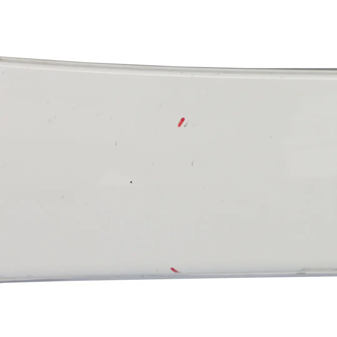 Striscia davanzale Gonna laterale destra Pannello Alpinweiss - 300 per BMW F20 con numero di parte 7293554 BMW F20 Striscia davanzale Gonna laterale destra Pannello Alpinweiss - 300 - SKU 7293554-AW5 - Numero di parte 7293554