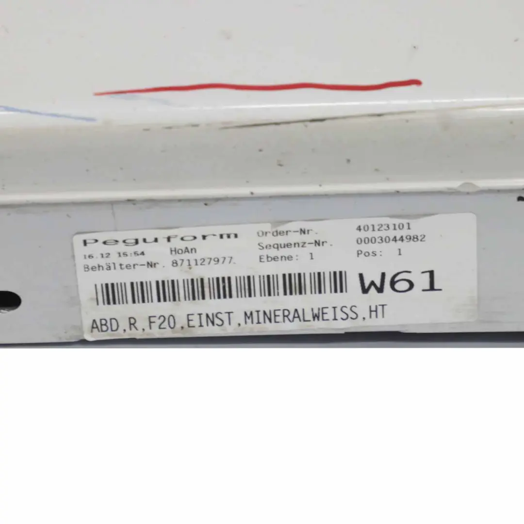 Sill Strip Faldón Lateral Derecho Mineralweiss Blanco Mineral A96 para BMW F20 con número de pieza 7293554 BMW F20 Sill Strip Faldón Lateral Derecho Mineralweiss Blanco Mineral A96 - SKU 7293554-MW3 - Número de pieza 7293554