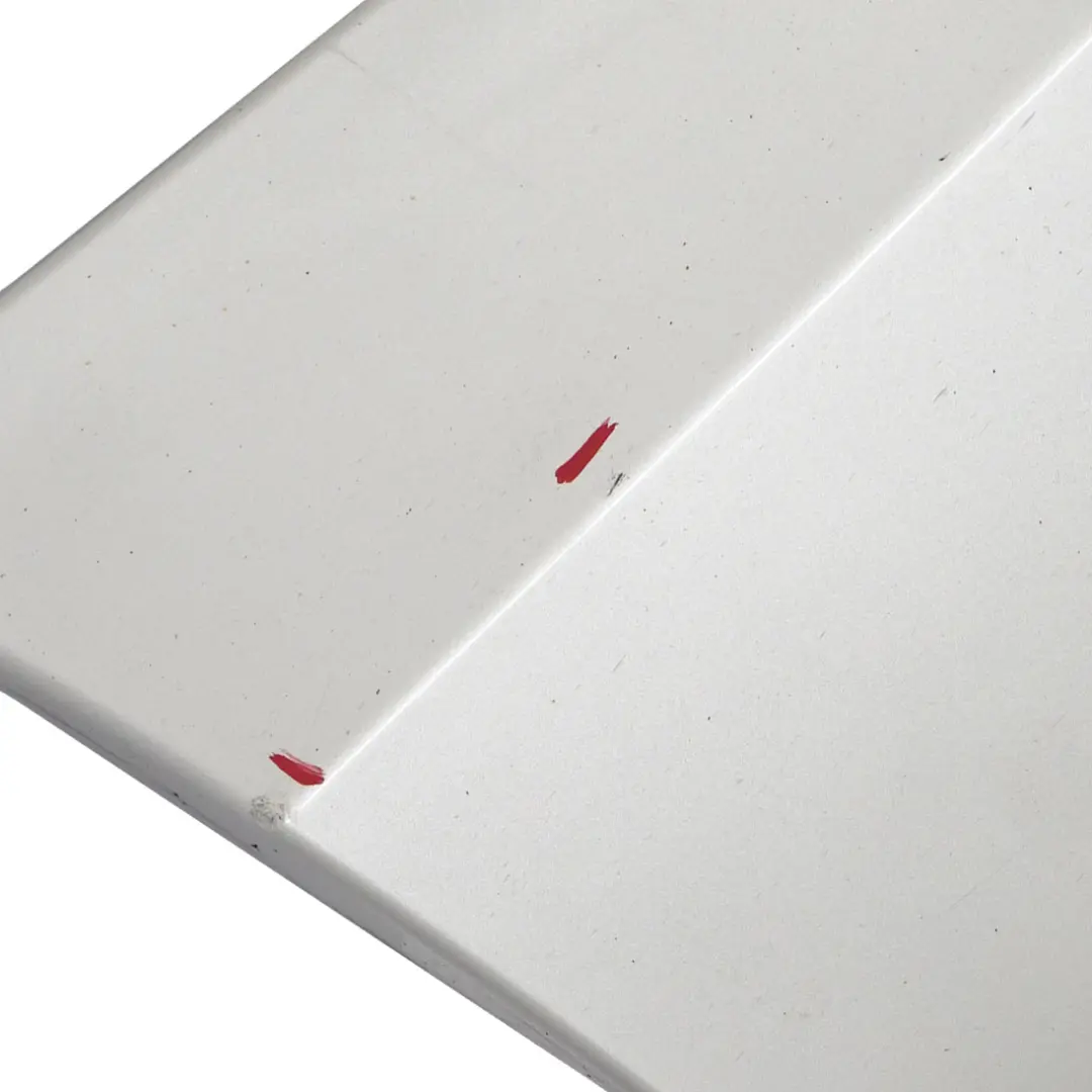 Striscia davanzale Gonna laterale destra Mineralweiss Mineral White A96 per BMW F20 con numero di parte 7293554 BMW F20 Striscia davanzale Gonna laterale destra Mineralweiss Mineral White A96 - SKU 7293554-MW4 - Numero di parte 7293554