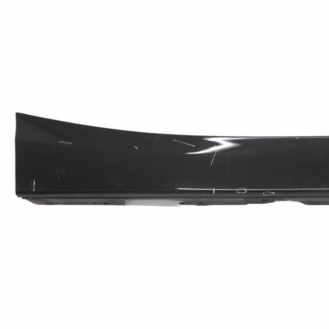 Striscia Davanzale Gonna Laterale Destra Pannello Schwarz 2 - 668 per BMW F20 con numero di parte 7293554 BMW F20 Striscia Davanzale Gonna Laterale Destra Pannello Schwarz 2 - 668 - SKU 7293554-SCH3 - Numero di parte 7293554