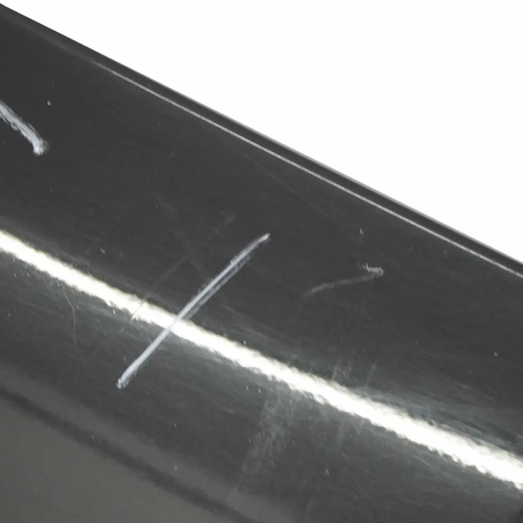 Striscia Davanzale Gonna Laterale Destra Pannello Schwarz 2 - 668 per BMW F20 con numero di parte 7293554 BMW F20 Striscia Davanzale Gonna Laterale Destra Pannello Schwarz 2 - 668 - SKU 7293554-SCH3 - Numero di parte 7293554