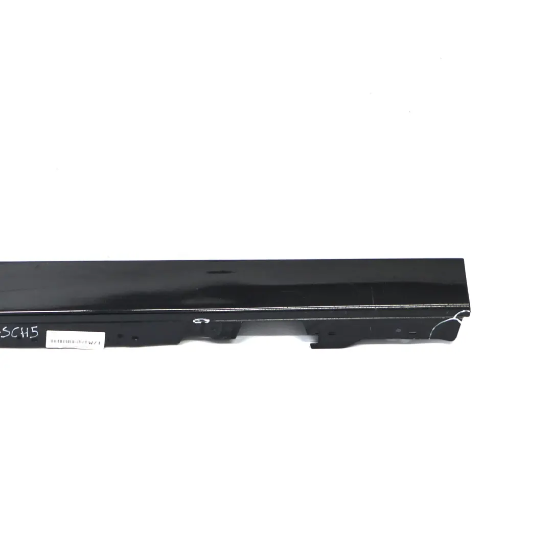Sill Strip Faldon Lateral Derecho Panel Schwarz 2 - 668 para BMW F20 con número de pieza 7293554 BMW F20 Sill Strip Faldon Lateral Derecho Panel Schwarz 2 - 668 - SKU 7293554-SCH5 - Número de pieza 7293554