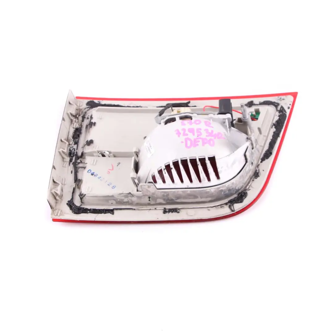 BMW X5 E70 Feu arrière dans la garniture de lampe de coffre droite DEPO - SKU 7295340-DEPO - Numéro de pièce 7295340