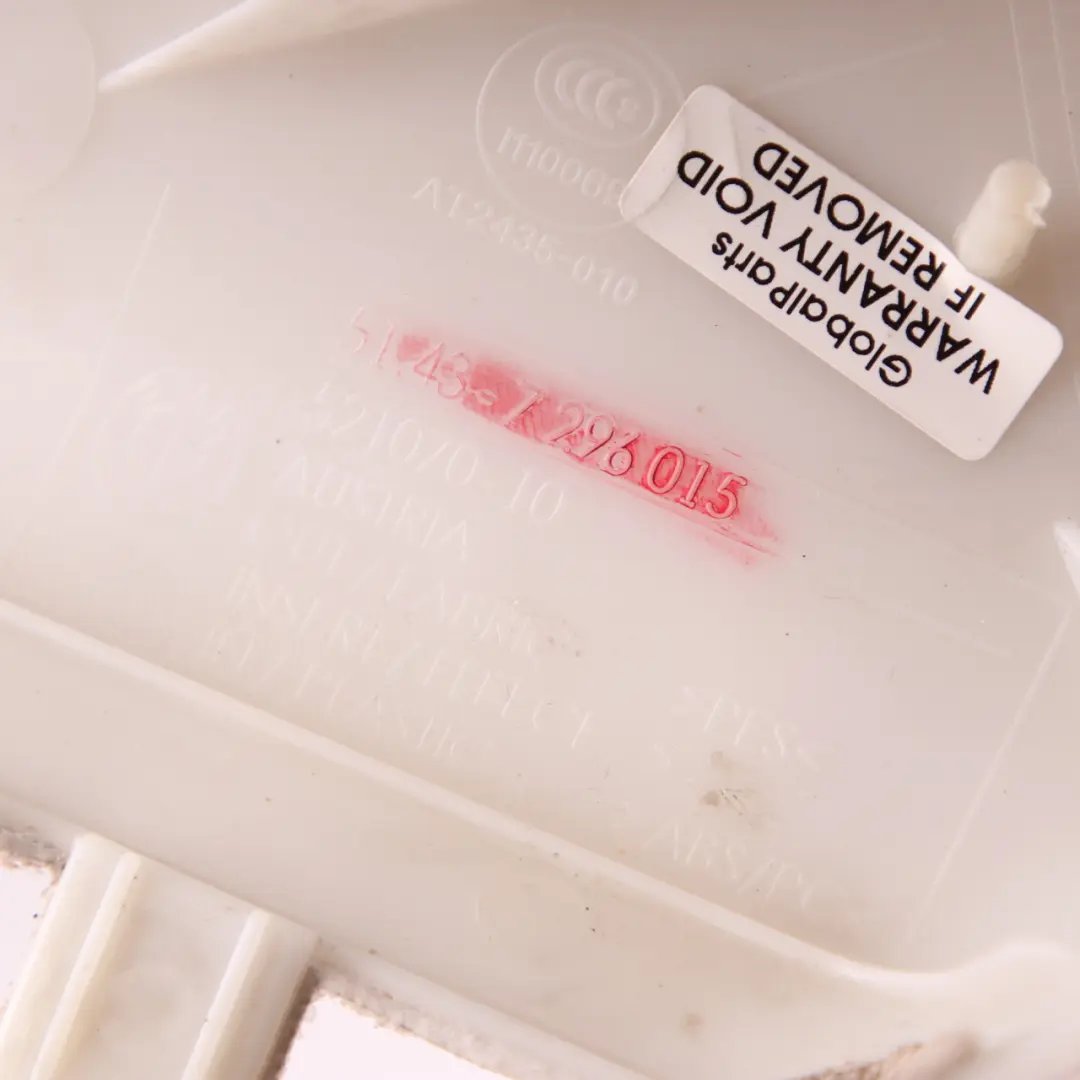 Osłona Słupek Lewy Oyster 7296015 do BMW F30 F80 M3 o numerze 7296021 BMW F30 F80 M3 Osłona Słupek Lewy Oyster 7296015 - SKU 7296021 - Numer Części 7296021