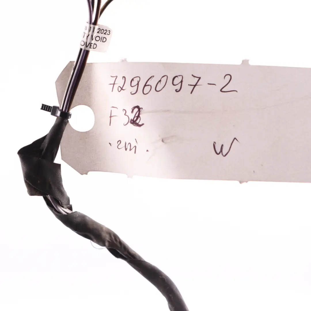 Feu arrière arrière gauche Prise courant 1-2141397-1 pour BMW F32 F33 F82 M4 à propos du numéro de pièce 7296097 BMW F32 F33 F82 M4 Feu arrière arrière gauche Prise courant 1-2141397-1 - SKU 7296097-2 - Numéro de pièce 7296097