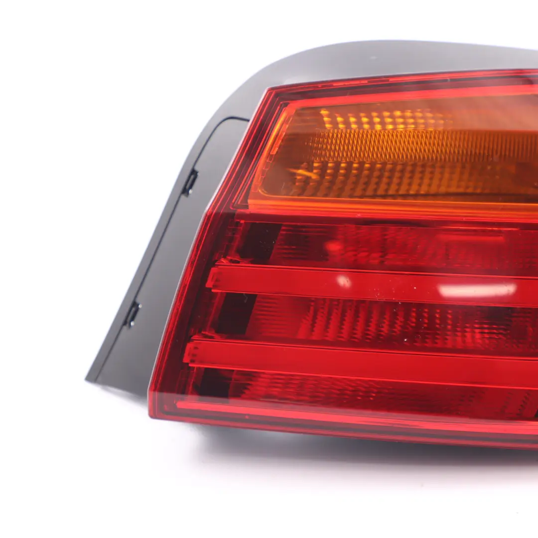 BMW F32 F33 F36 F82 M4 Feu arrière dans le panneau latéral droit - SKU 7296098-2 - Numéro de pièce 7296098