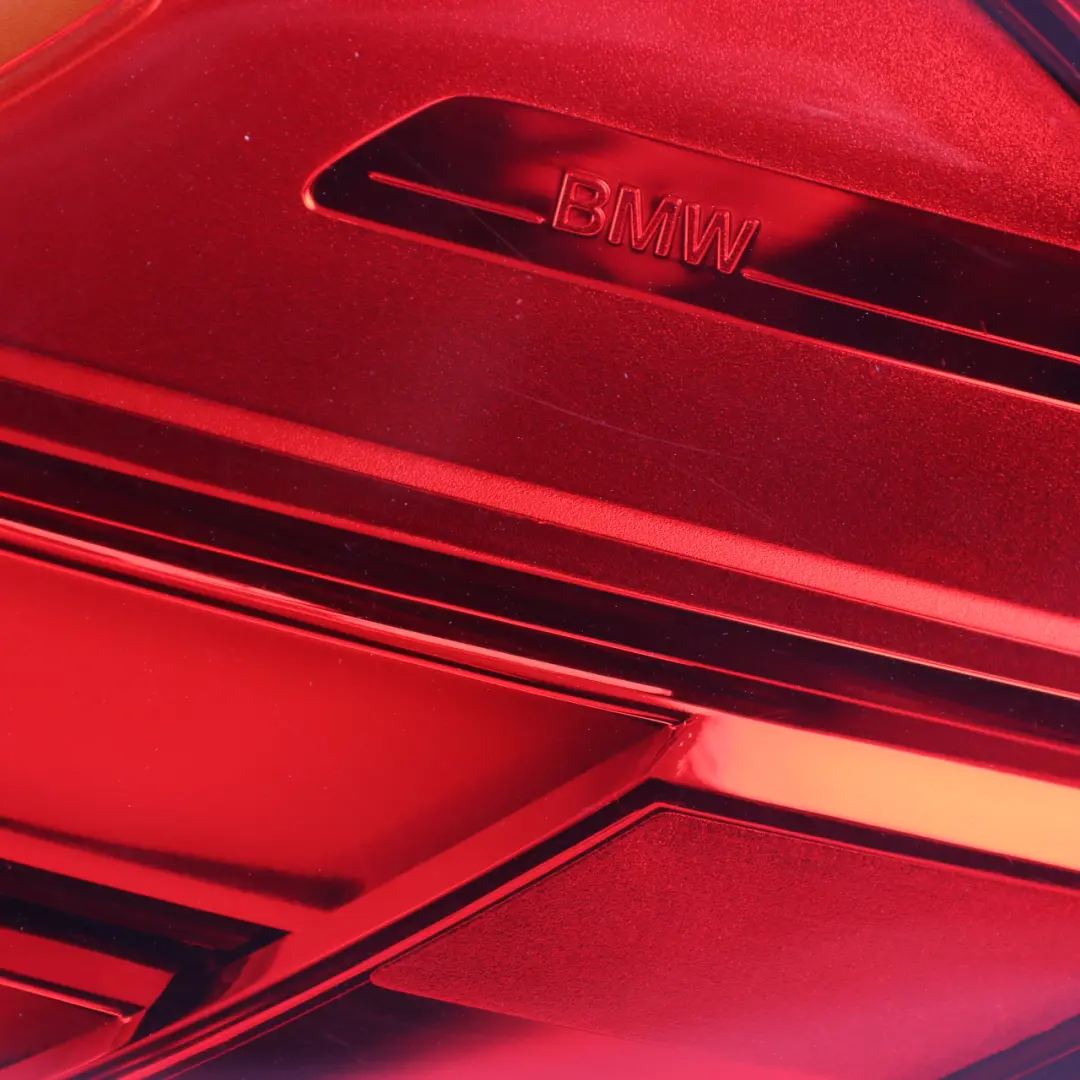 BMW F32 F33 F36 F82 M4 Feu arrière dans le panneau latéral droit - SKU 7296098-2 - Numéro de pièce 7296098