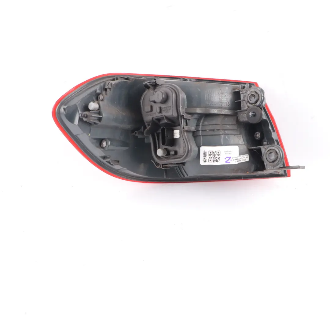BMW F32 F33 F36 F82 M4 Feu arrière dans le panneau latéral droit - SKU 7296098-2 - Numéro de pièce 7296098
