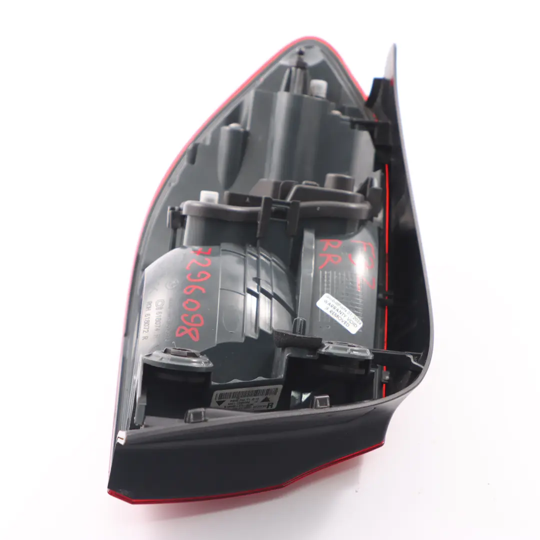Rücklicht Seitenwand rechts Lampe für BMW F32 F33 F36 F82 M4 mit Teilenummer 7296098 BMW F32 F33 F36 F82 M4 Rücklicht Seitenwand rechts Lampe - SKU 7296098 - Teilenummer 7296098