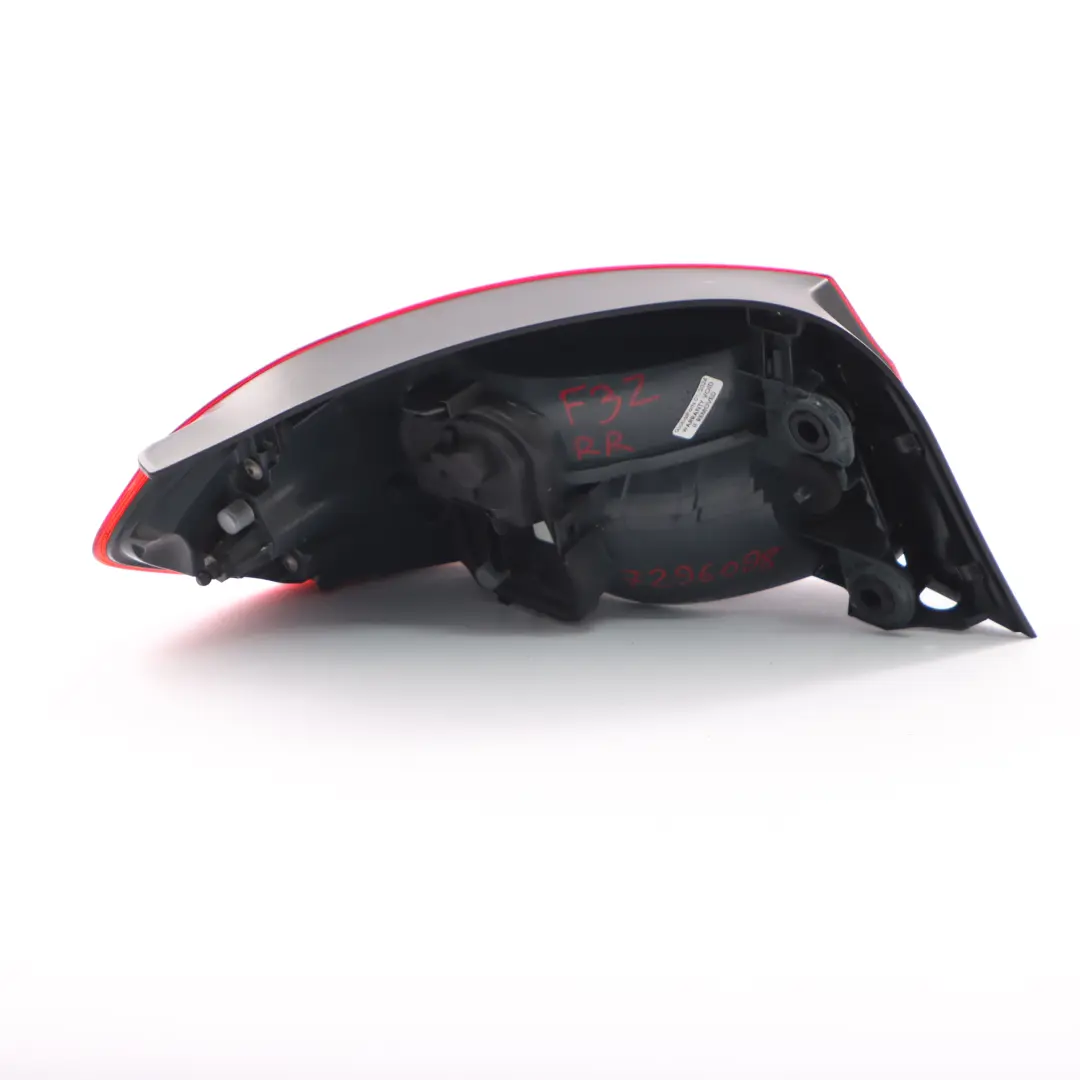 BMW F32 F33 F36 F82 M4 Feu arrière dans panneau latéral droit - SKU 7296098 - Numéro de pièce 7296098