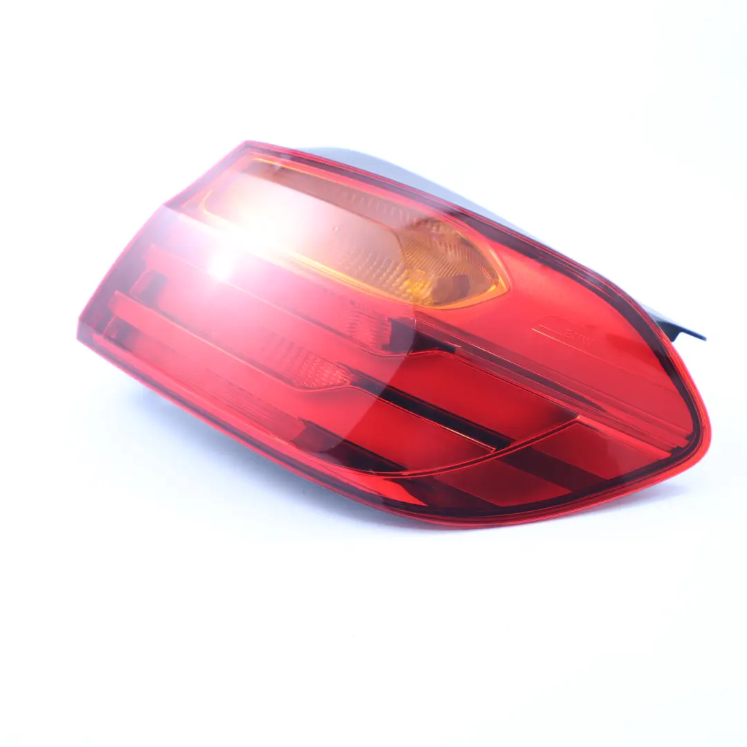 Feu arrière dans panneau latéral droit pour BMW F32 F33 F36 F82 M4 à propos du numéro de pièce 7296098 BMW F32 F33 F36 F82 M4 Feu arrière dans panneau latéral droit - SKU 7296098 - Numéro de pièce 7296098