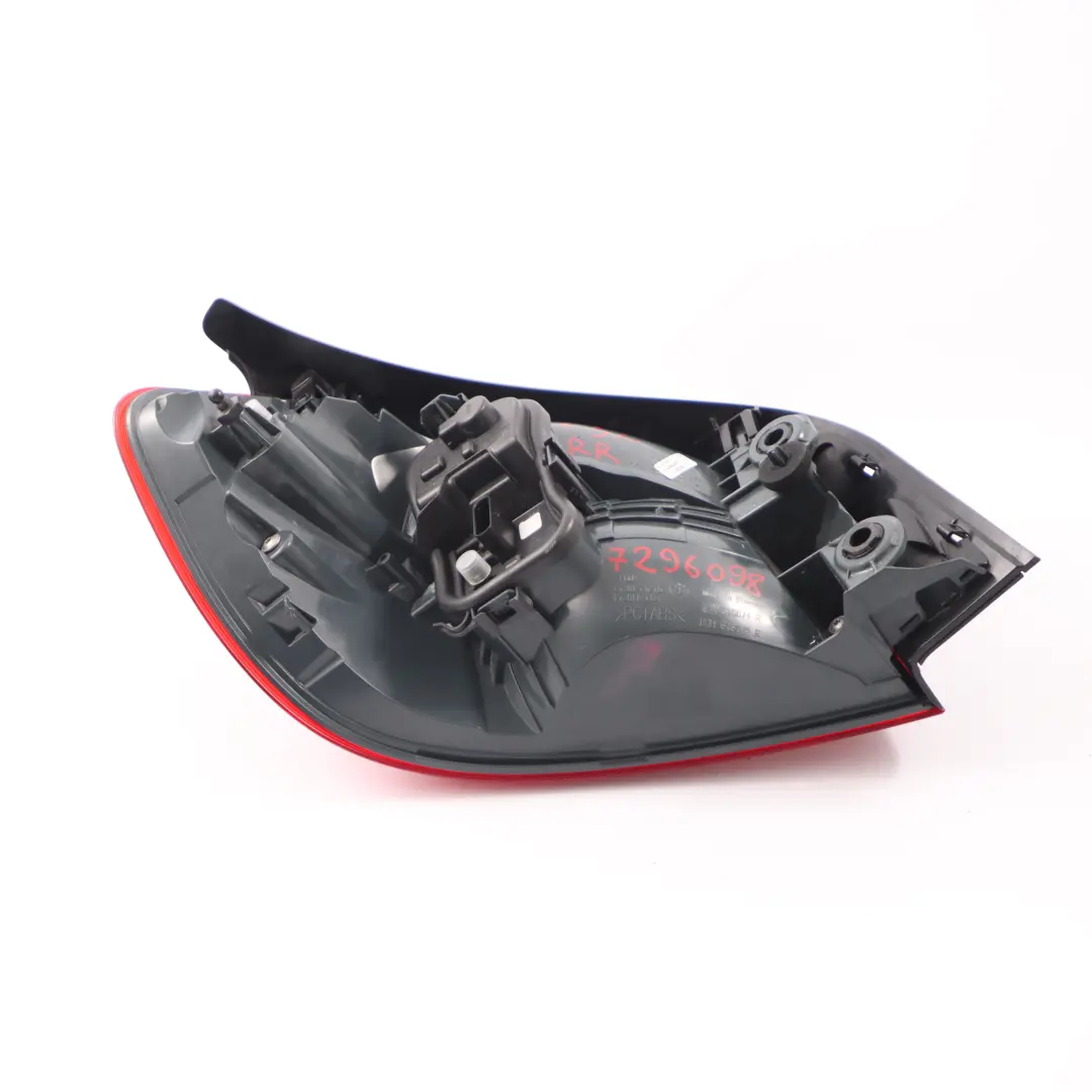 BMW F32 F33 F36 F82 M4 Feu arrière dans panneau latéral droit - SKU 7296098 - Numéro de pièce 7296098