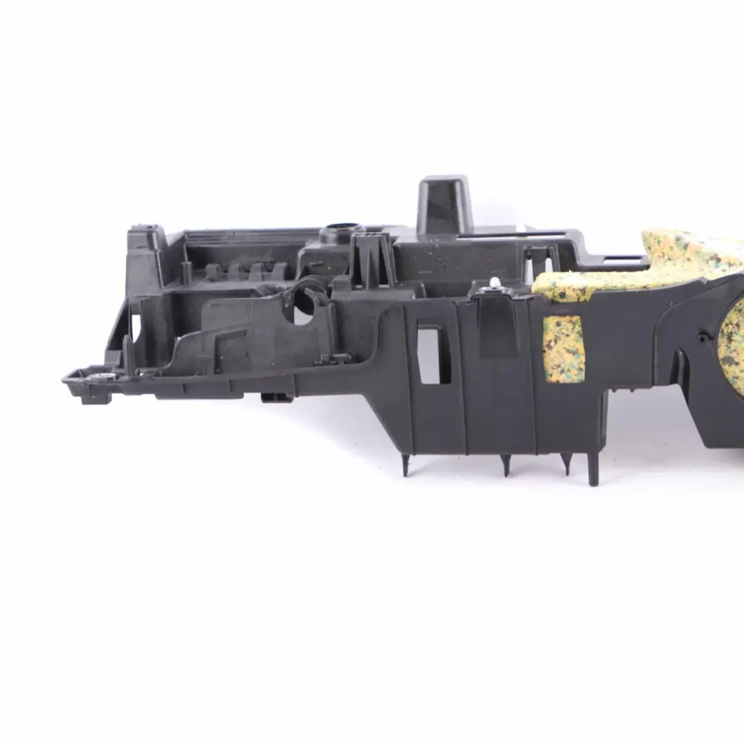 Supporto baule posteriore sinistro Supporto pannello trim per BMW F34 GT con numero di parte 7298052 BMW F34 GT Supporto baule posteriore sinistro Supporto pannello trim - SKU 7298051 - Numero di parte 7298052