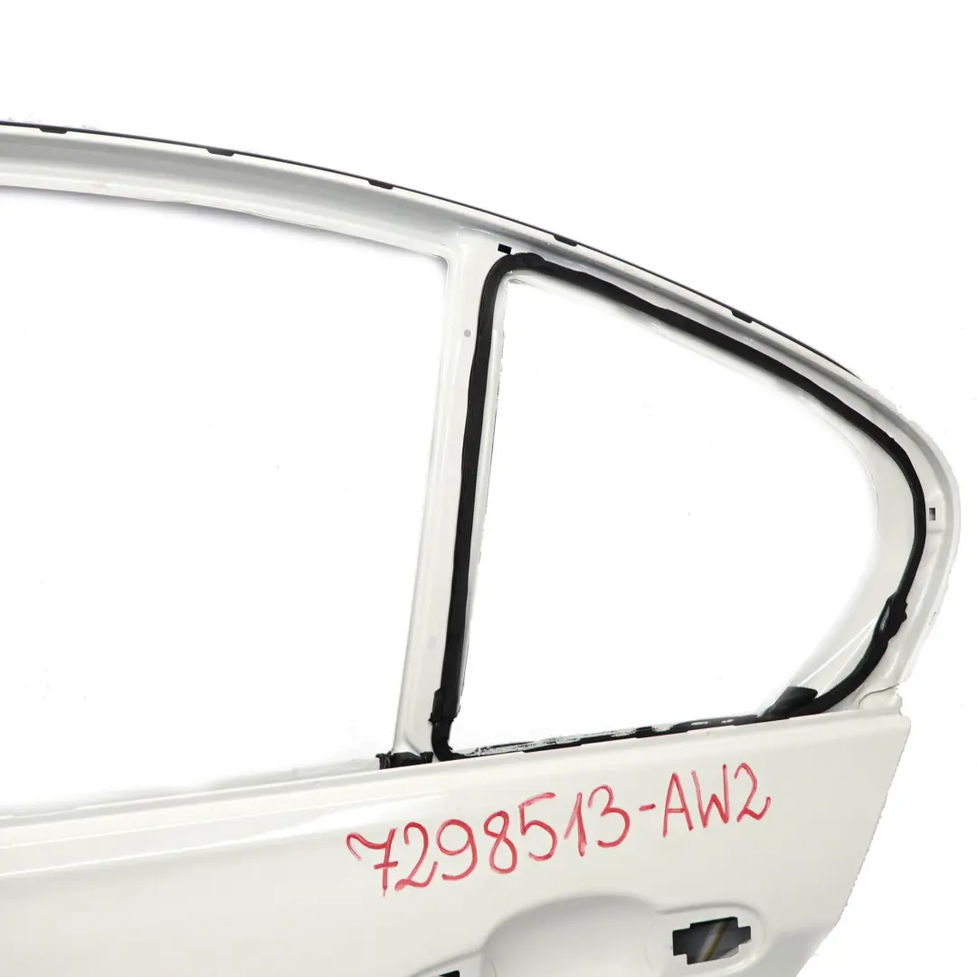 Porta posteriore sinistra Alpinweiss Alpine White 3 - 300 per BMW F30 con numero di parte 7298513 BMW F30 Porta posteriore sinistra Alpinweiss Alpine White 3 - 300 - SKU 7298513-AW2 - Numero di parte 7298513