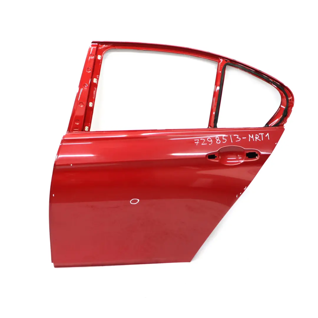 Porta posteriore sinistra Melbourne Rot Red Metallic - A75 per BMW F30 con numero di parte 7298513 BMW F30 Porta posteriore sinistra Melbourne Rot Red Metallic - A75 - SKU 7298513-MRT1 - Numero di parte 7298513