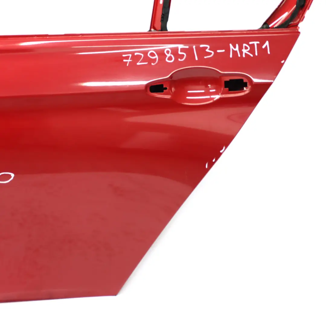 Porta posteriore sinistra Melbourne Rot Red Metallic - A75 per BMW F30 con numero di parte 7298513 BMW F30 Porta posteriore sinistra Melbourne Rot Red Metallic - A75 - SKU 7298513-MRT1 - Numero di parte 7298513