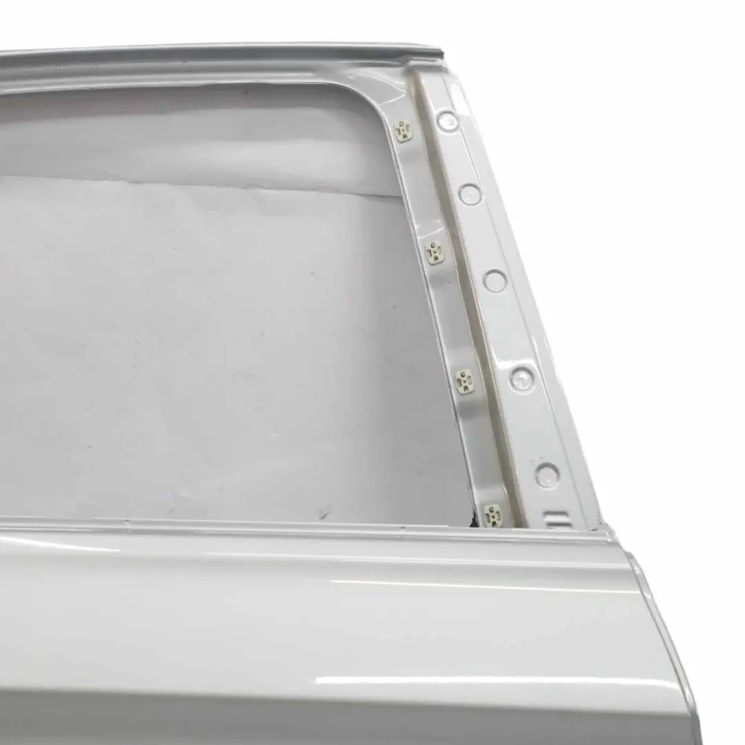 Porta posteriore destra Glacier Silber Argento Metallic - A83 per BMW F30 con numero di parte 7298514 BMW F30 Porta posteriore destra Glacier Silber Argento Metallic - A83 - SKU 7298514-GSB2 - Numero di parte 7298514