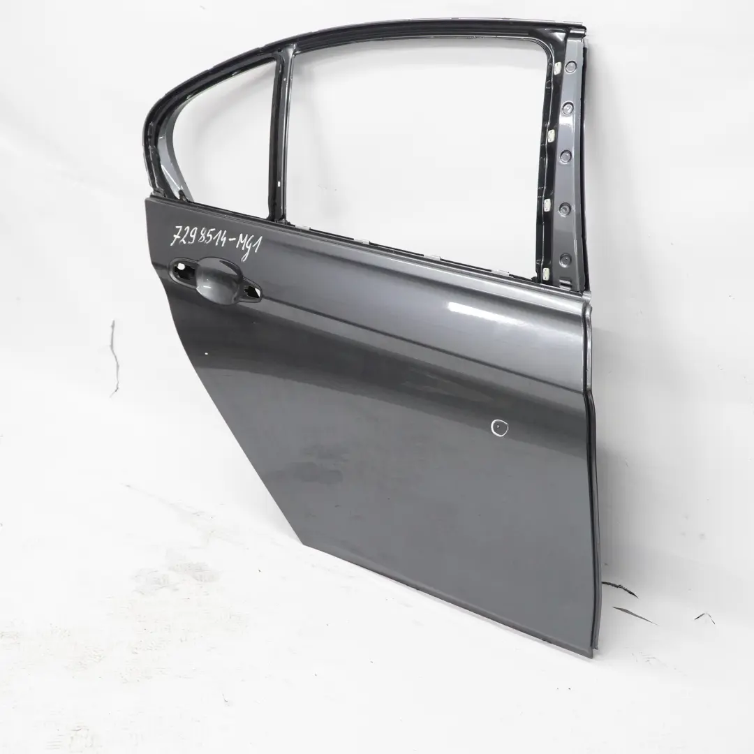 Portiera Posteriore Destra Mineralgrau Metallic - B39 per BMW F30 con numero di parte 7298514 BMW F30 Portiera Posteriore Destra Mineralgrau Metallic - B39 - SKU 7298514-MG1 - Numero di parte 7298514