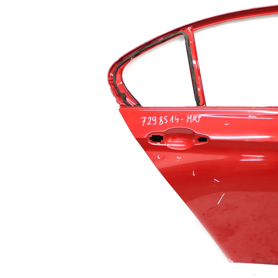 Porta posteriore destra Melbourne Rot Red Metallic - A75 per BMW F30 con numero di parte 7298514 BMW F30 Porta posteriore destra Melbourne Rot Red Metallic - A75 - SKU 7298514-MRT - Numero di parte 7298514
